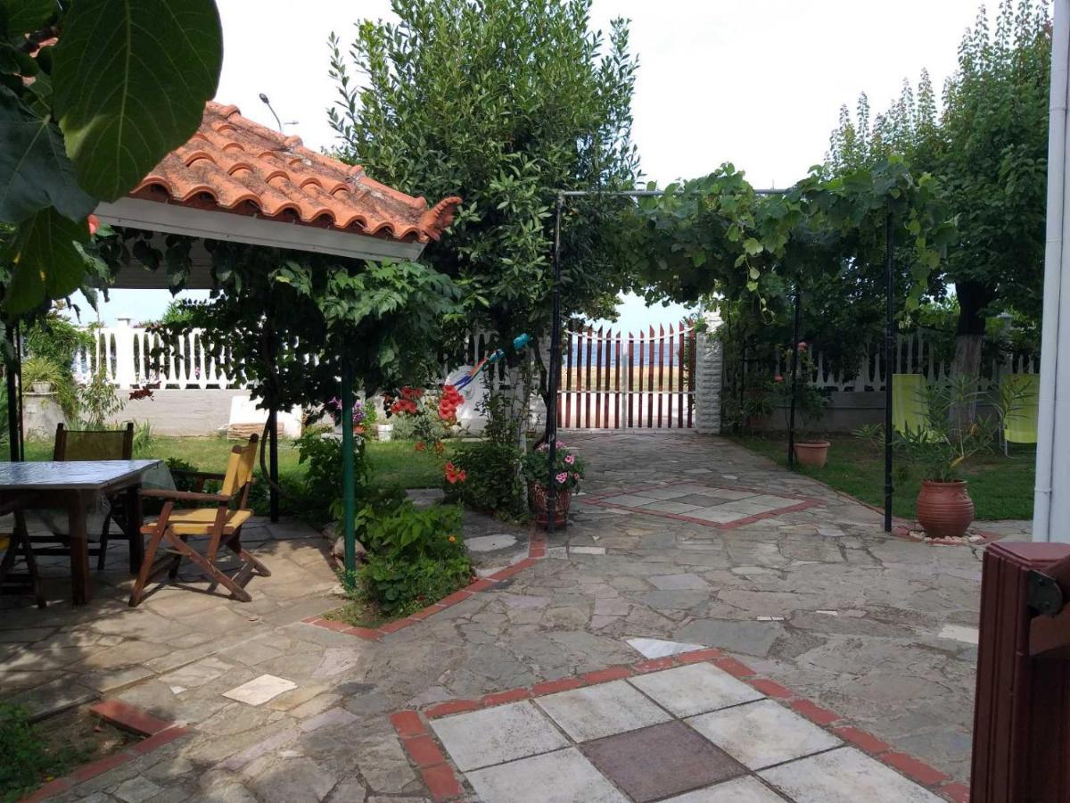 Villa Iris Nea Vrasna Exterior photo