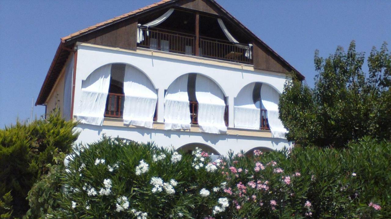 Villa Iris Nea Vrasna Exterior photo
