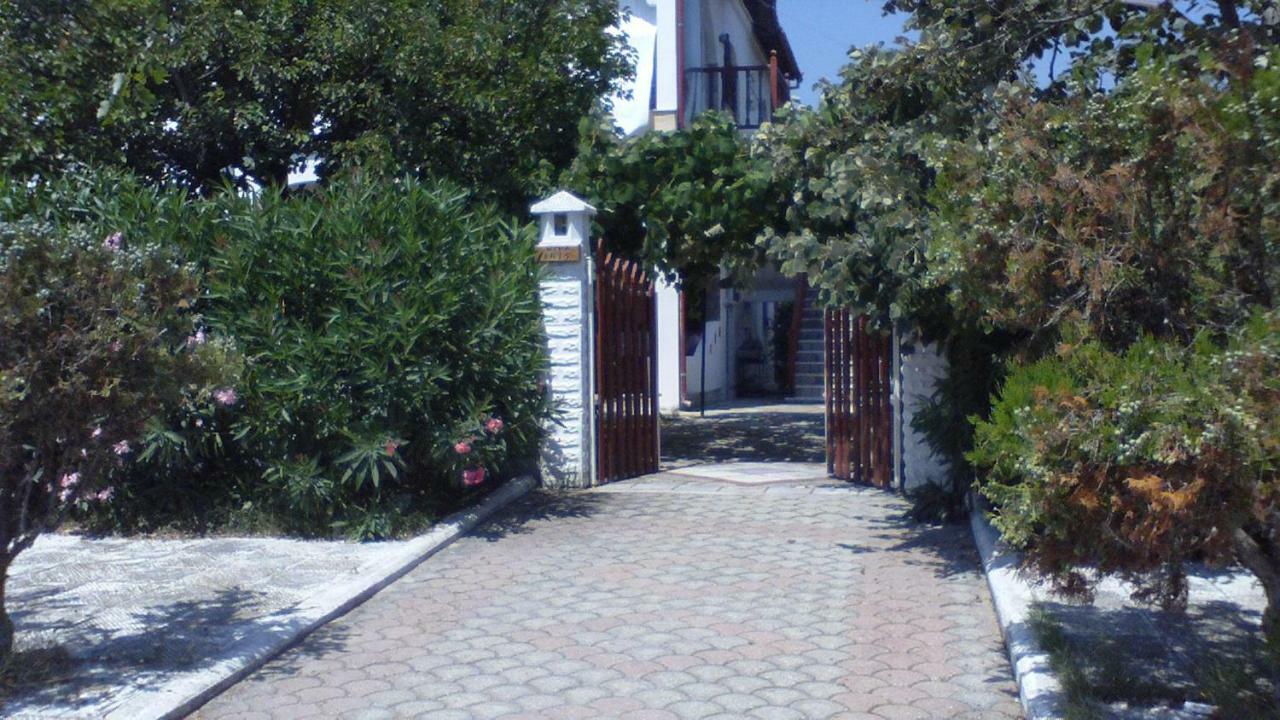 Villa Iris Nea Vrasna Exterior photo
